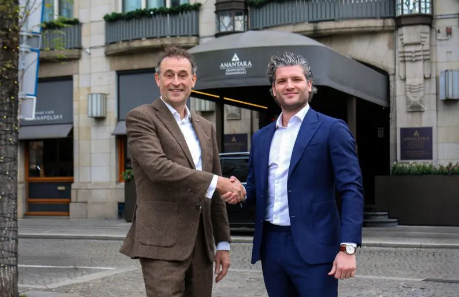 Charles van Goch verkoopt Mise en Place