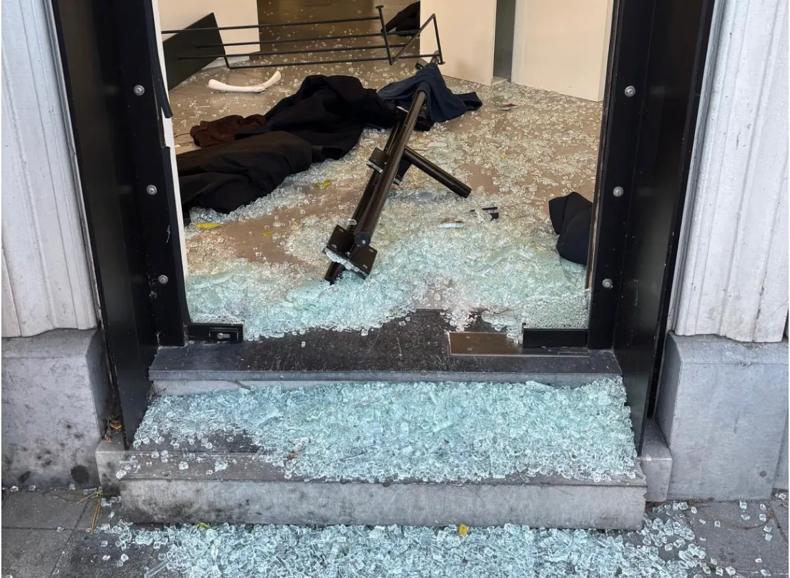Kraak winkel Hunters in Wyck, dure jassen weg