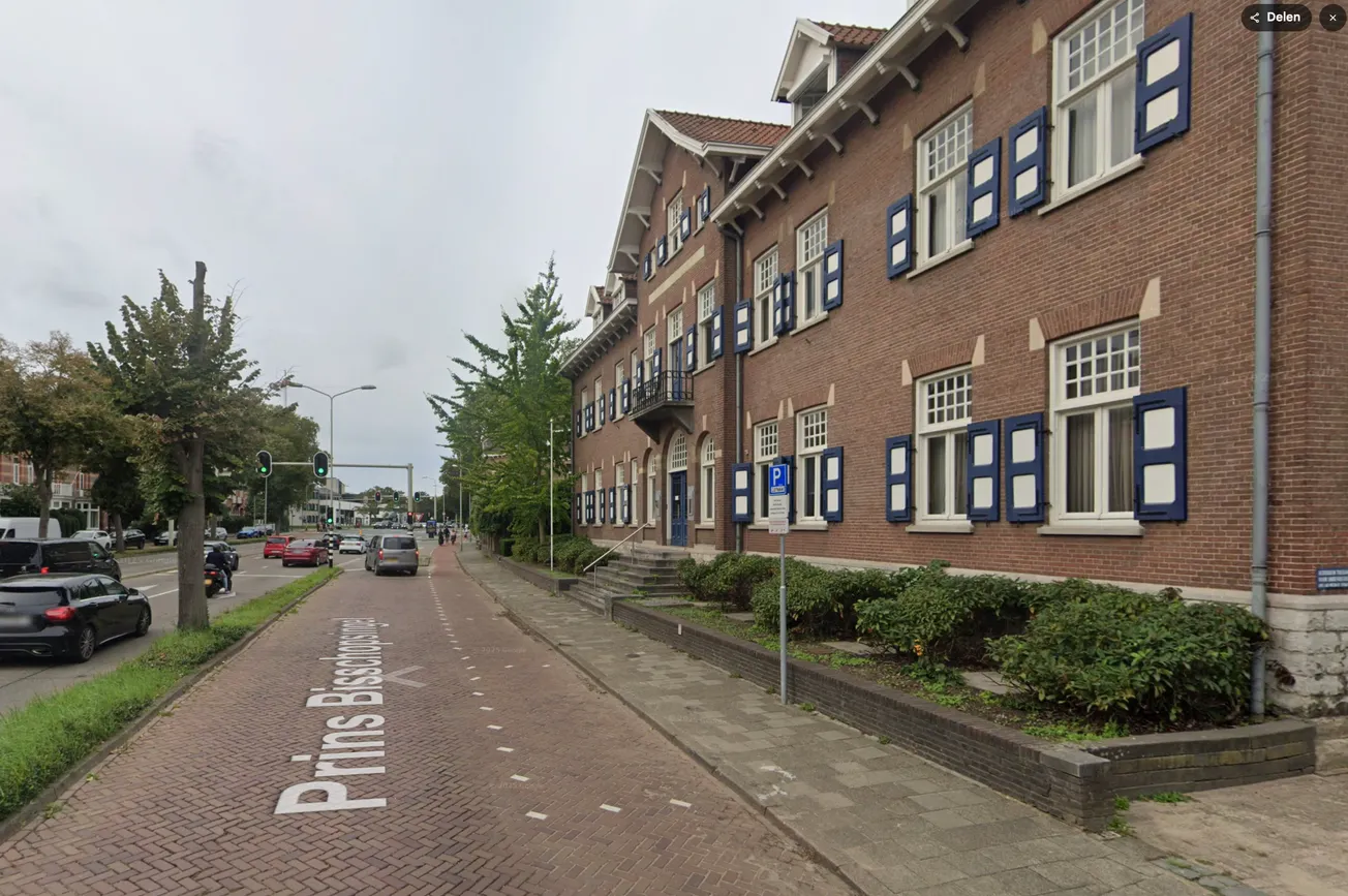 Bewoners Jekerkwartier tegen hotel in voormalig weeshuis