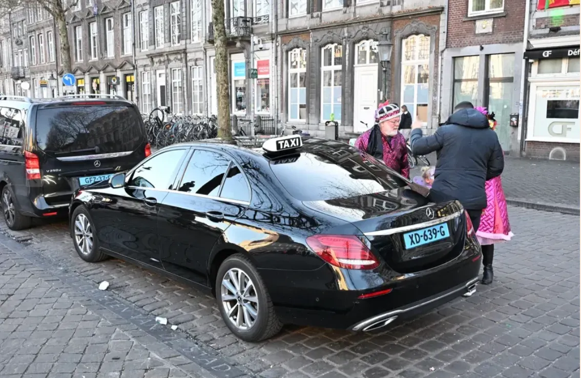 Sticker lost prijzentombola  taxi's niet op