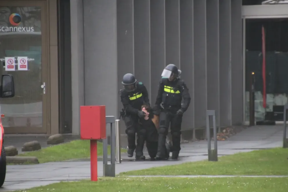 Verblijfsvergunning intrekken verkrachters en bezetters is mogelijk