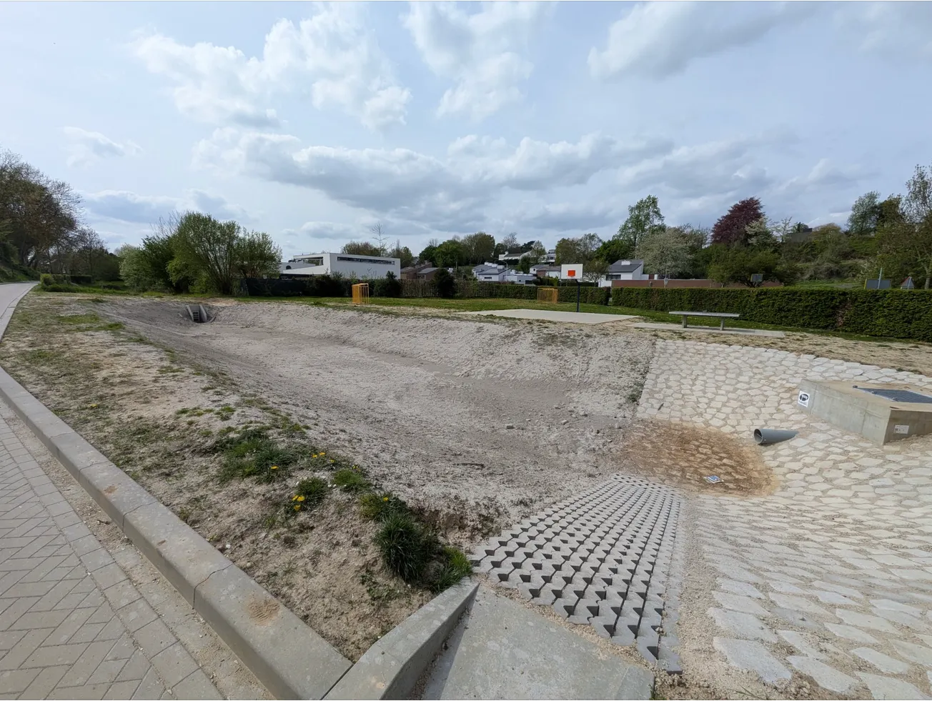 Kind vastgezogen in modder waterbassin Wolder/Campagne