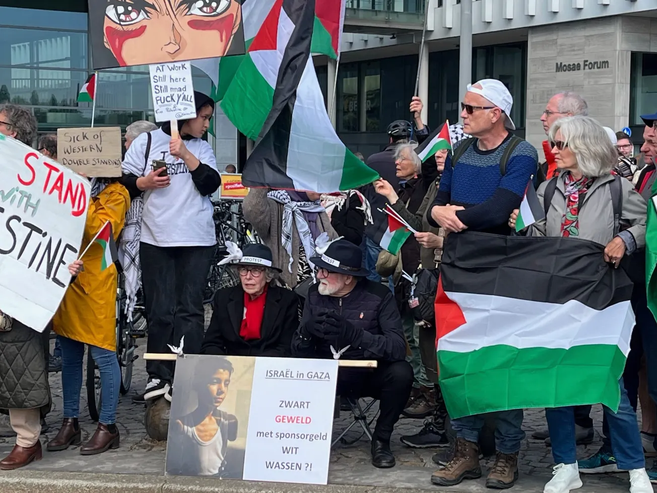 Pro-Palestina en 'Stuur ze terug' demonstreren
