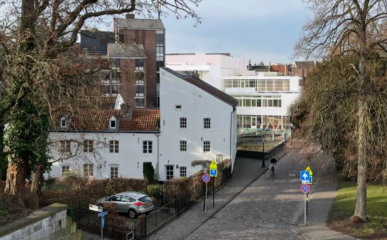 Wat is geheime deal tussen OBS Binnenstad en Molenhof?
