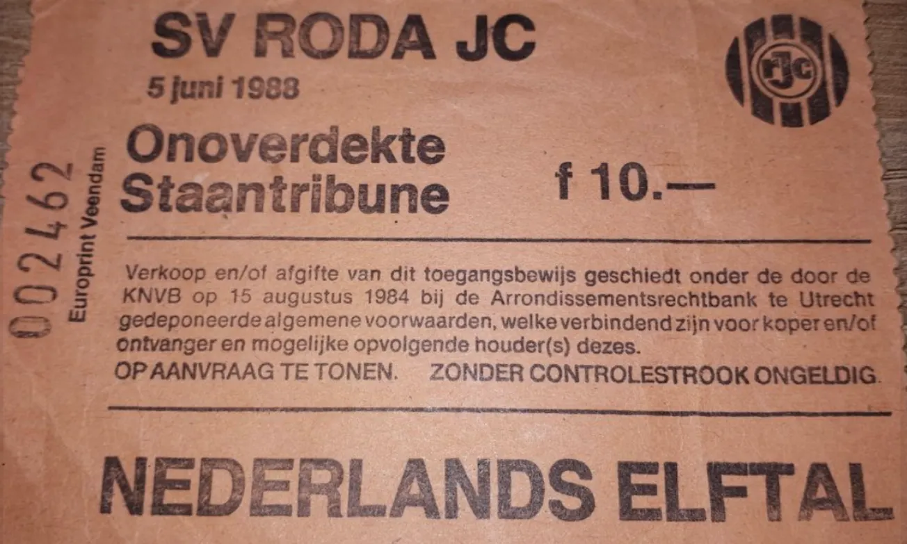 In 1988 zwaaide Van der Leur Oranje uit