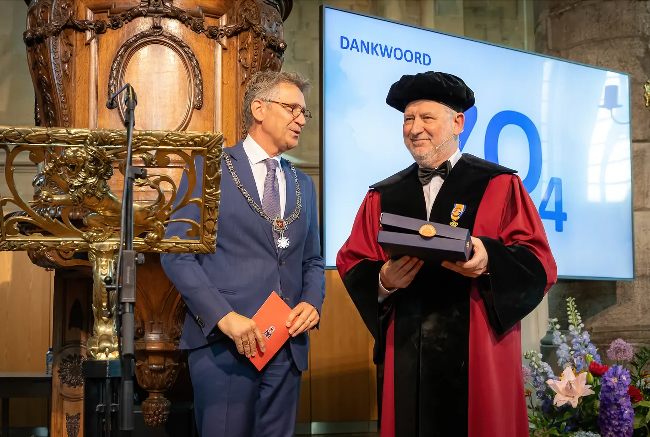 Lintjes voor professor Carroll Webers en Eric Mulkens