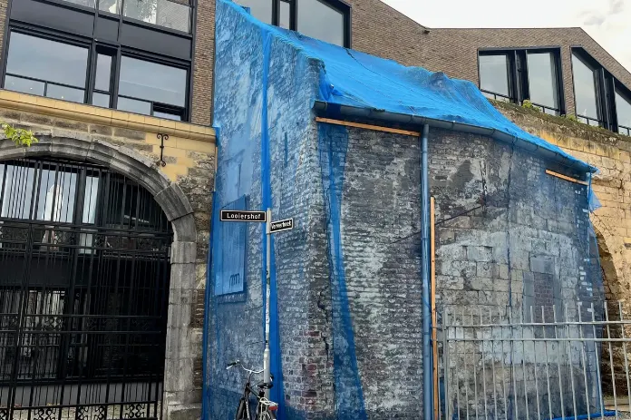 Wel ingrijpen bij terrasstoel, niet bij monument in verval