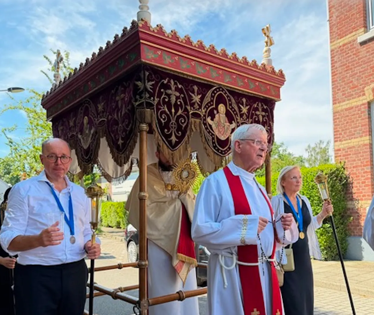 Eeuwenoude processie Pie en Pauw verbindt Sint Pieter