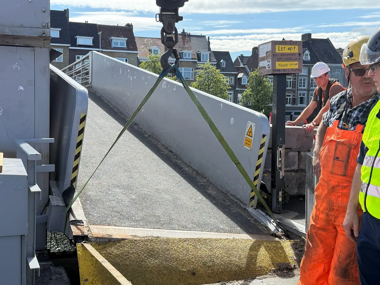 Loopdeel van Servaasbrug ontzet