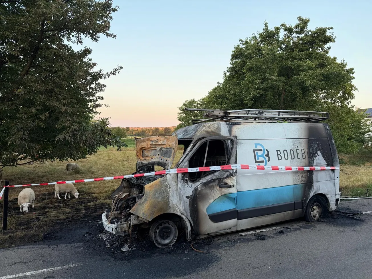 Bestelbus uitgebrand