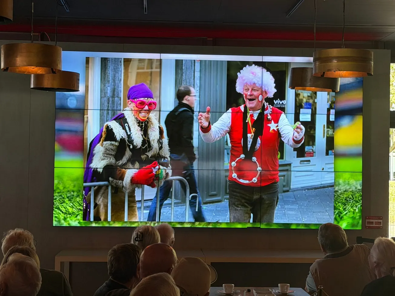 "Veer wille Pummy gans zien!"