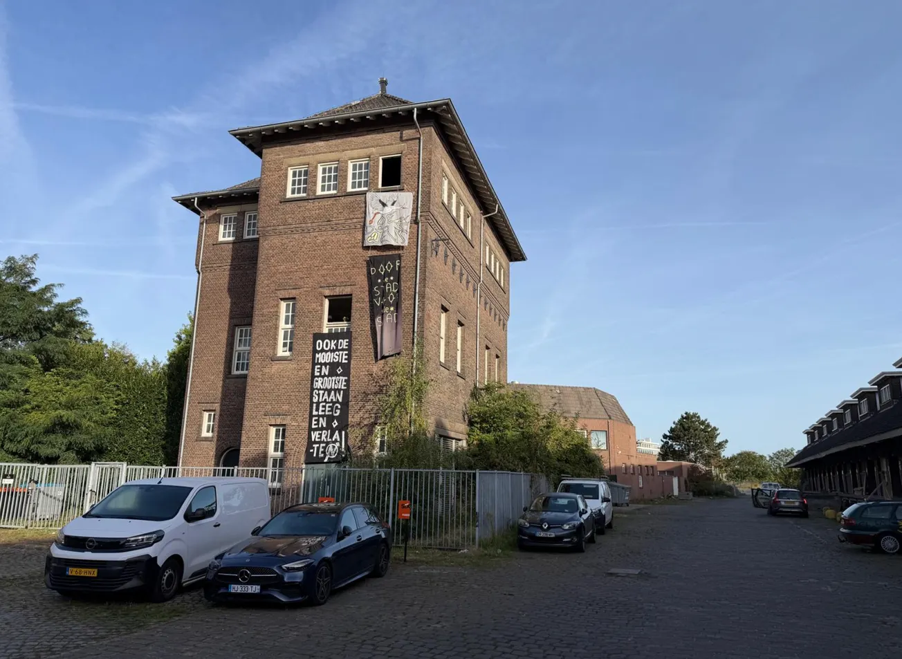 Krakers bezetten gebouw Botermijn