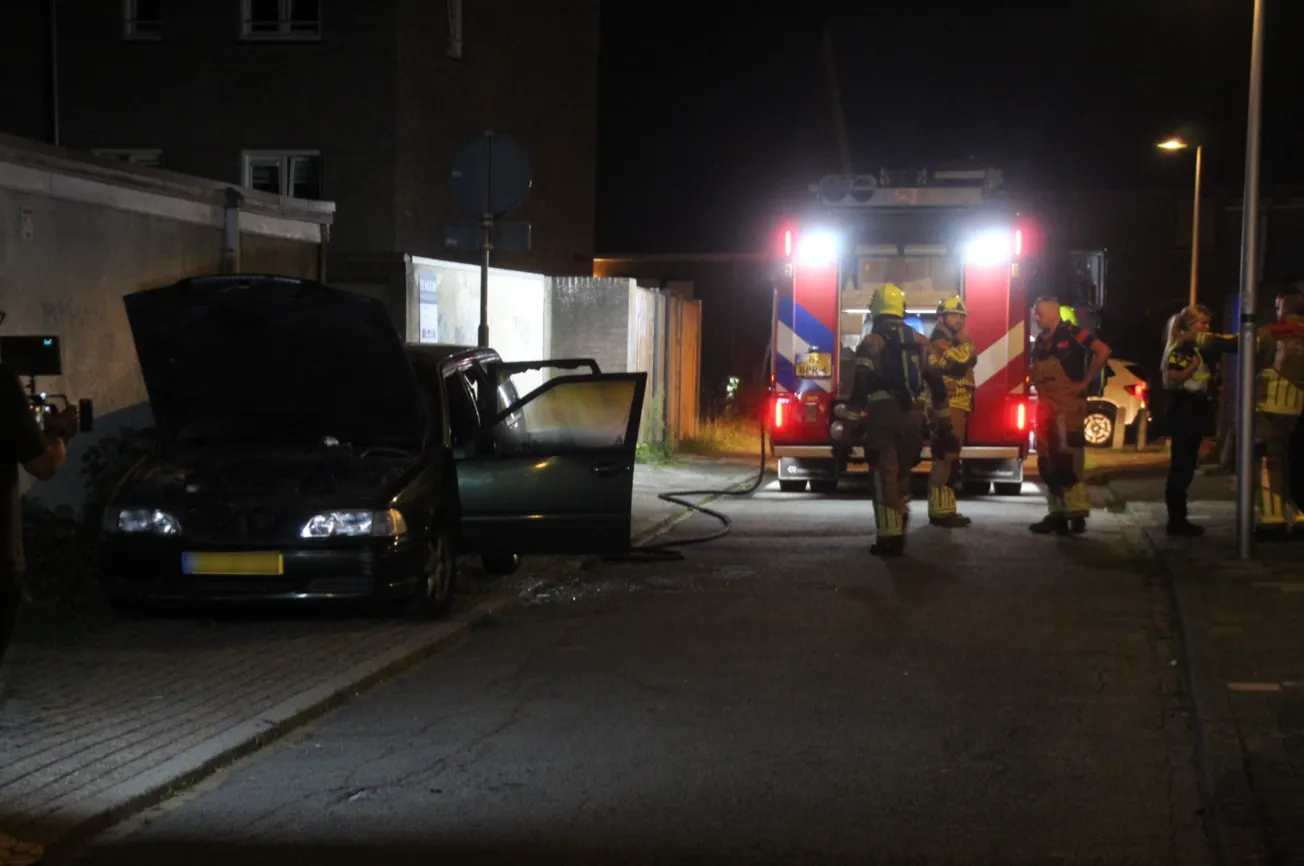 Weer auto in brand gestoken