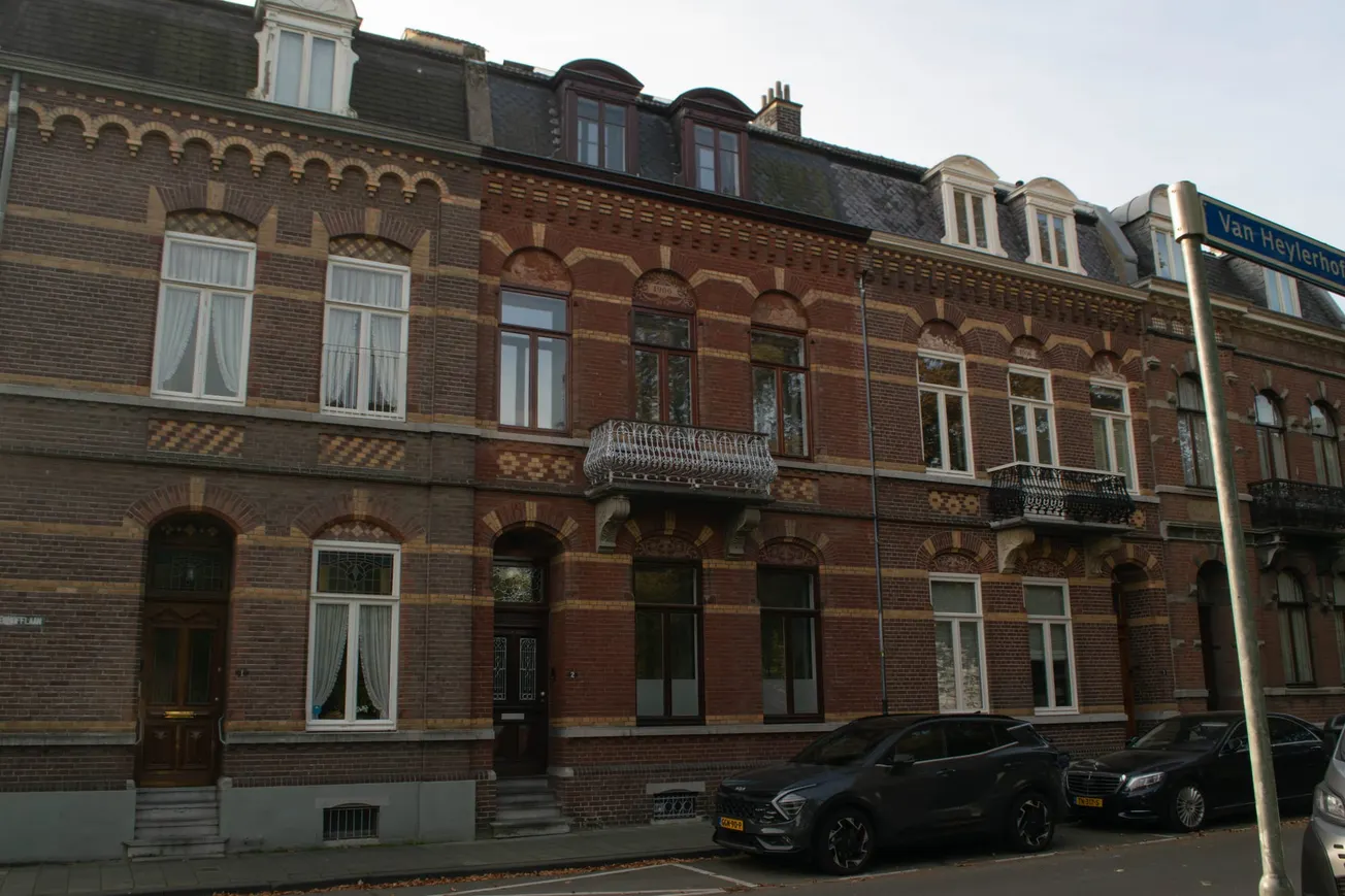 Huilen bij Welstand om verlies van 4,5 jaar woongenot, en witte kozijnen mogen ook niet