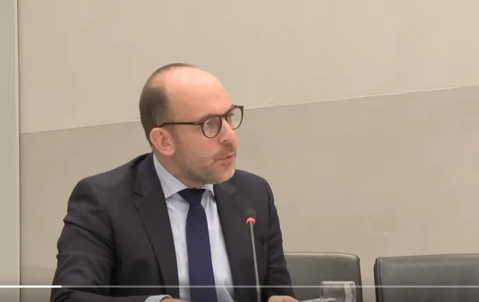 UM helpt asielaanvragers, minister: "Dat is niet de bedoeling"