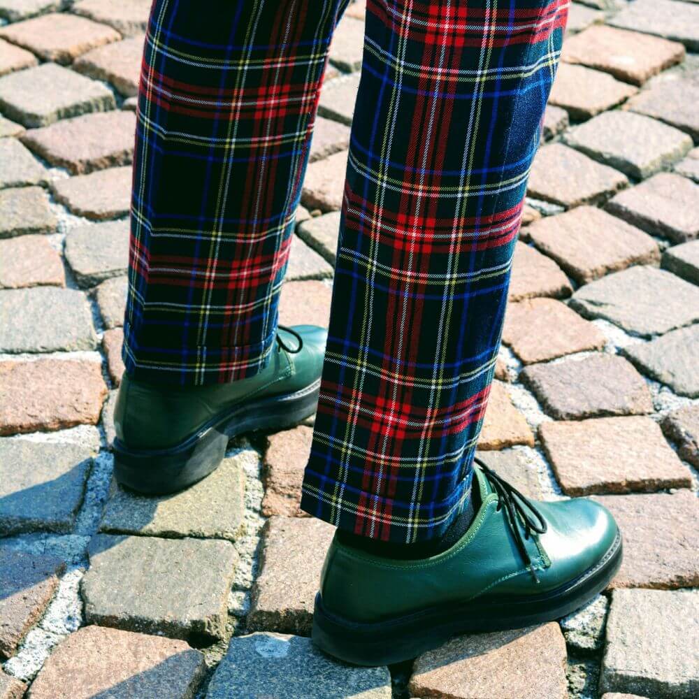 plaid mens golf pants with green shoes