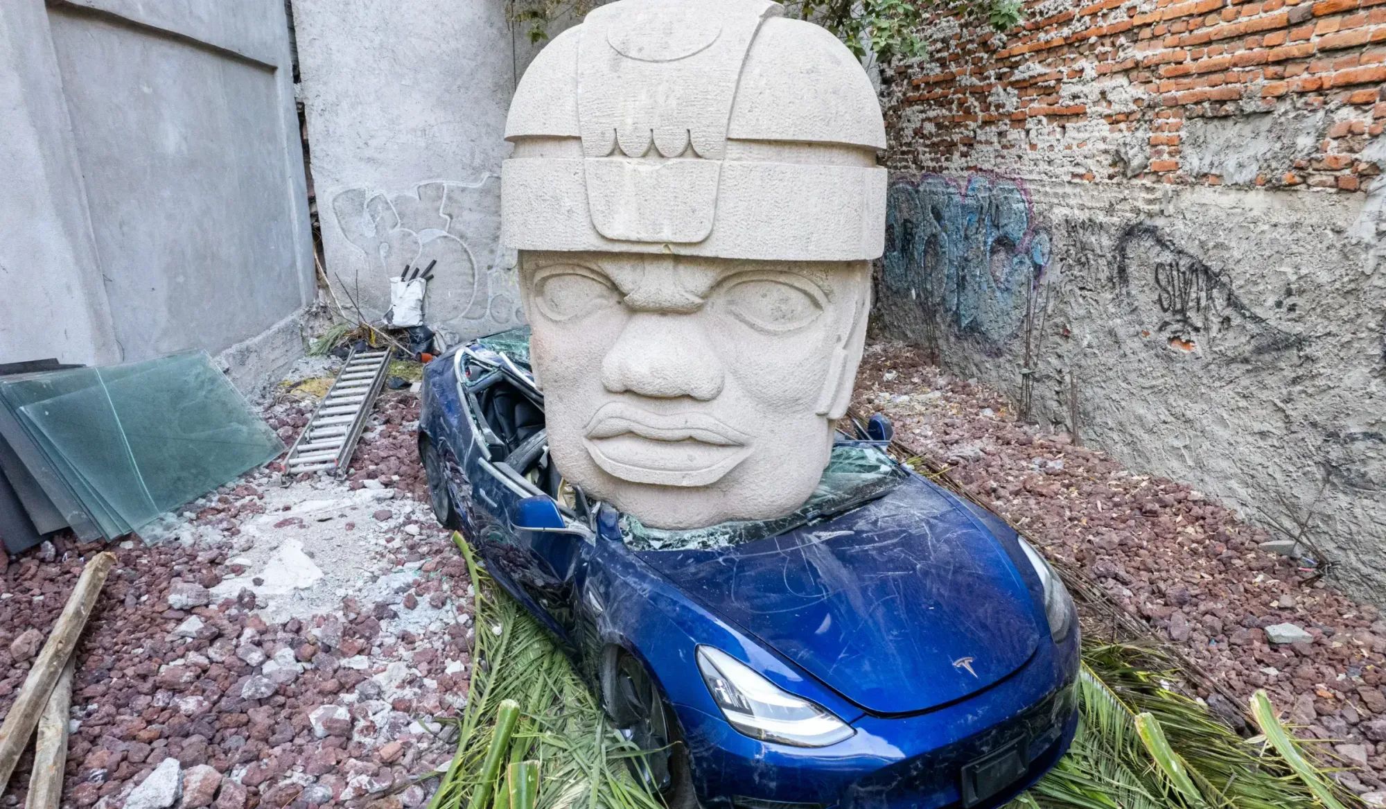 Roundup: Smashing Teslas with stone heads