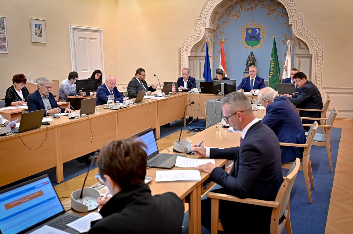 Elfogadták a féléves költségvetést, támogatják a kispostát és zöldítési program indul Gyöngyösön