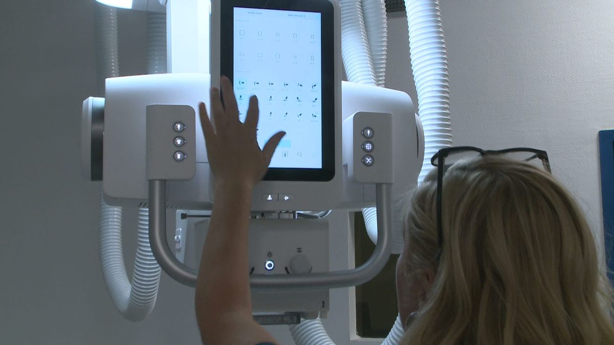 Új, digitális röntgenkészüléket helyeztek üzembe a Bugát Pál Kórházban