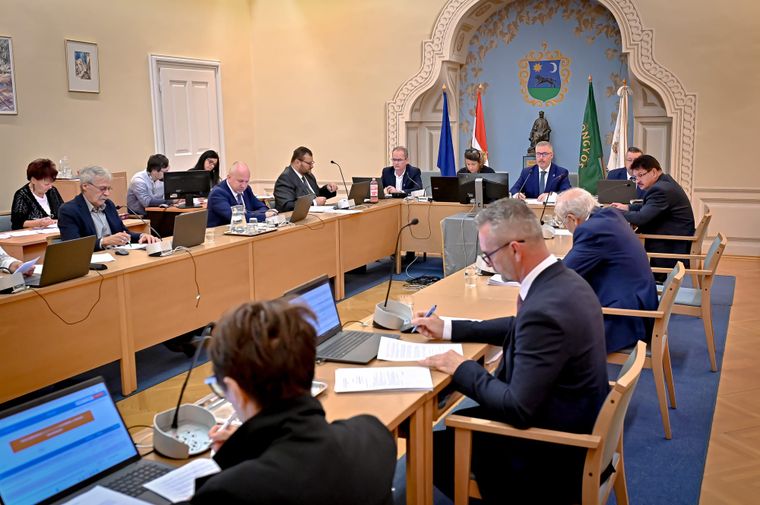 Elfogadták a féléves költségvetést, támogatják a kispostát és zöldítési program indul Gyöngyösön
