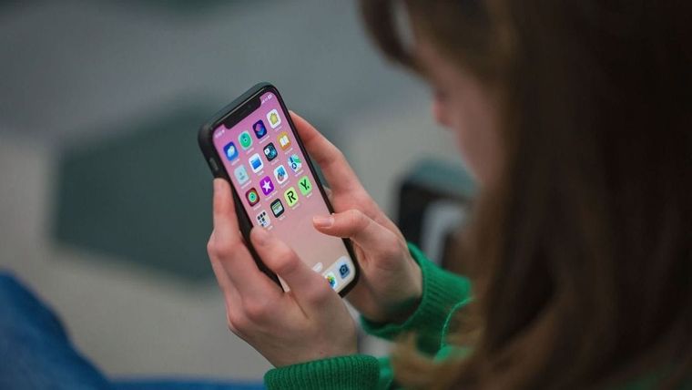 Több millió forintot csalt ki egy gyöngyösi nőtől a katonaorvos