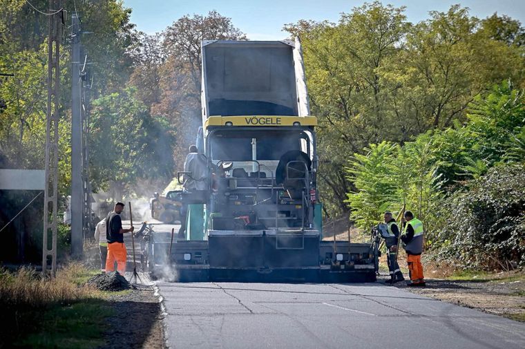 Útfelújítás és csapadékvíz-elvezetés korszerűsítése indult a gyöngyösi Vágány utcában