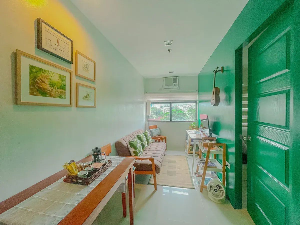 Pro Tips for New Airbnb Hosts: The Fine Art of Discounts and Charges
