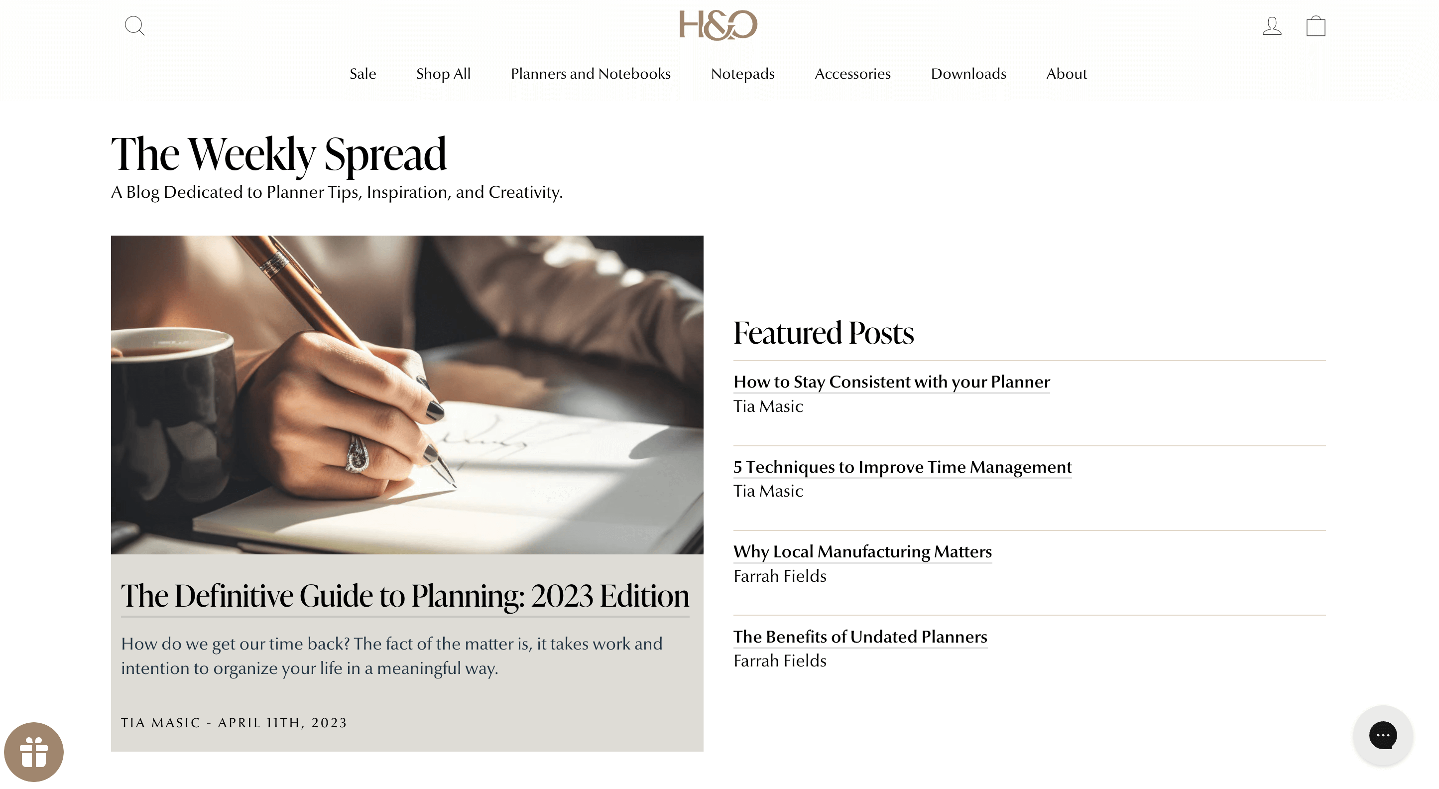 A screenshot from Hemlock and Oak’s website showing its blog homepage, titled The Weekly Spread. It features content surrounding planning, organization, and time management.