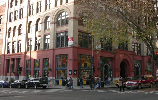 Mutual Life Building, Photo By Joe Mabel (CC BY-SA 3.0)