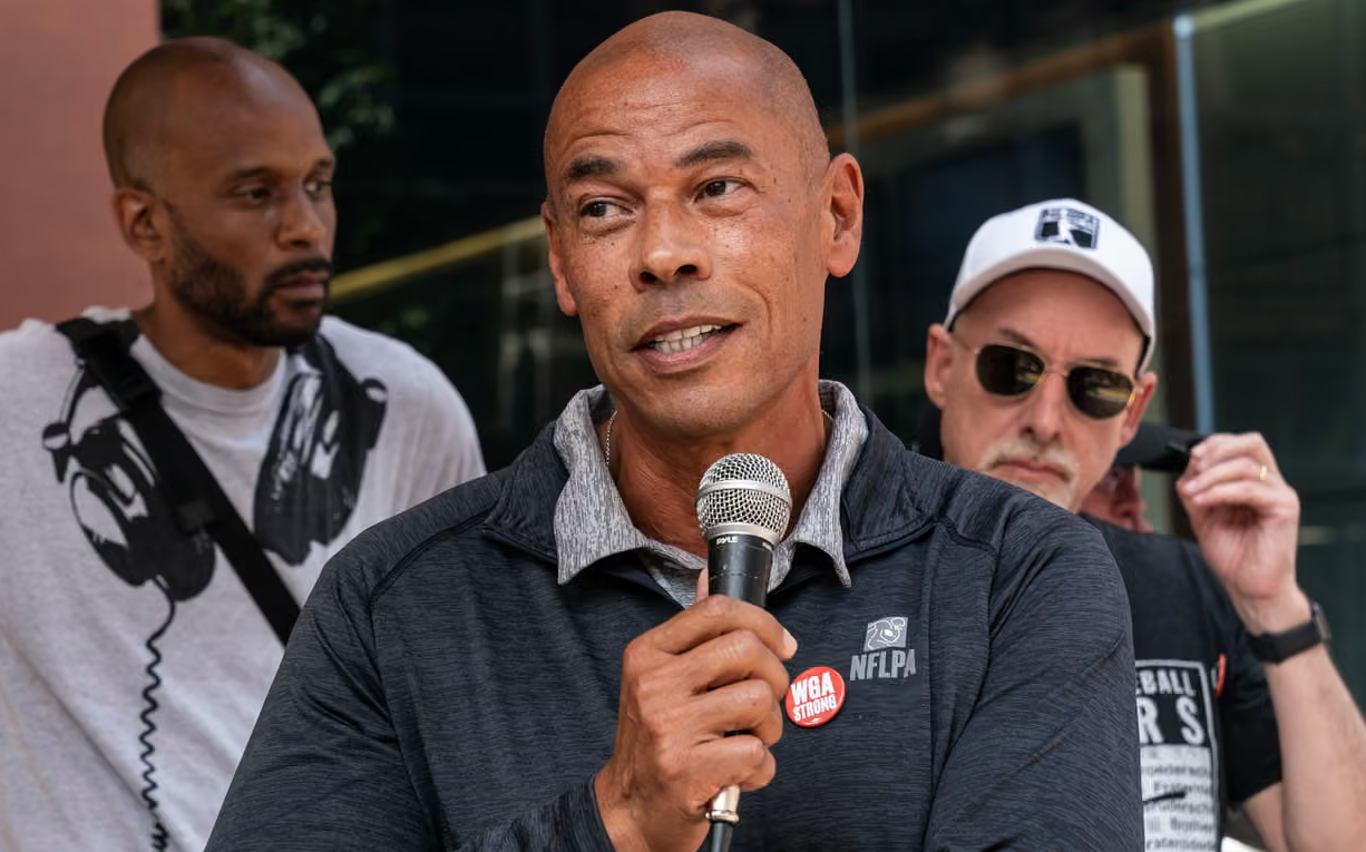 Trump Poised to Probe the NFL Players Union - 3,200 Boeing Jet Fighter Workers Vote Down Union Contract