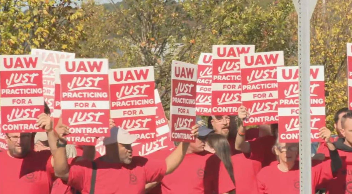 2/3rd of Volkswagen Workers Vote to Strike - 132 Killed in Rio - AFGE Rank-and-File Resist Leadership