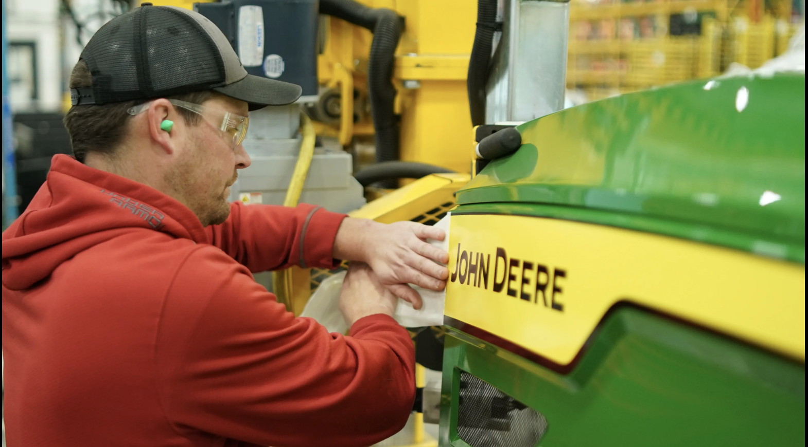 10,000 John Deere Workers Vote Down Contract - UAW Reverses Course on Tariffs - Unions Mourn Dolly Parton