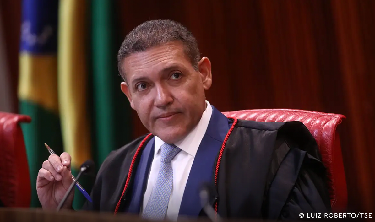Bolsonaro Judge Suspends 3 Million Strong Lula WhatsApp Channel