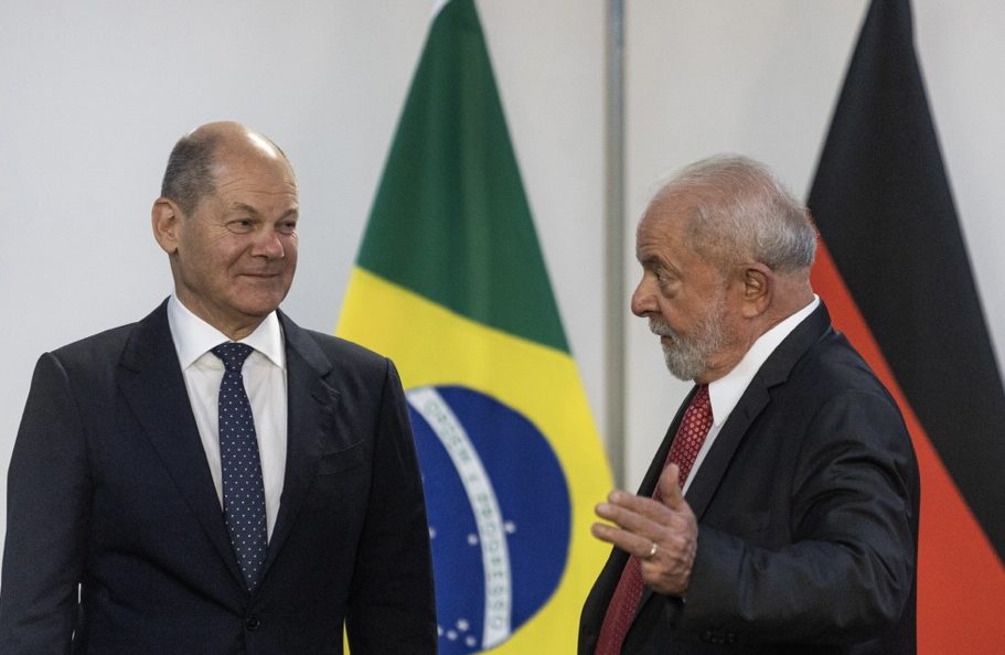 Lula Won't Send Arms to Ukraine - HuffPost to Strike at Midnight - Amazon to Shutdown Hotbed Shop