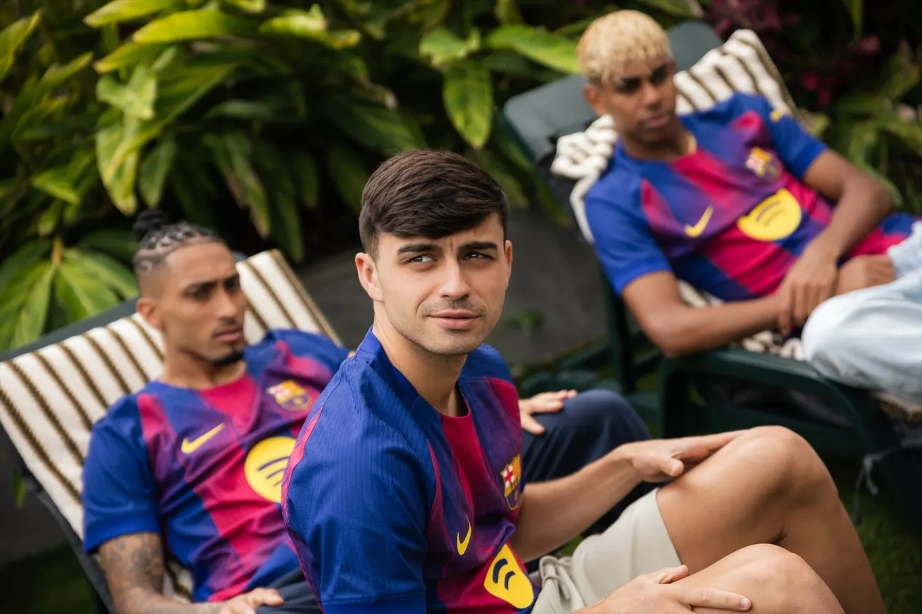 El Barça incorpora degradados de color en la nueva camiseta para la temporada 25-26