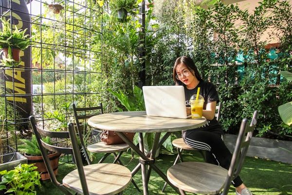 The Complications Of Running An Online Business: What All Digital Nomads Should Know