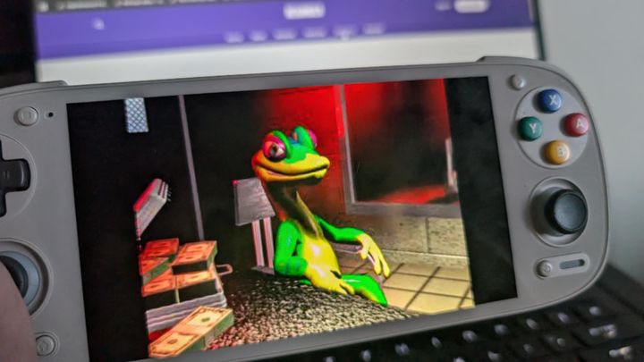 Gex being played on a Retroid