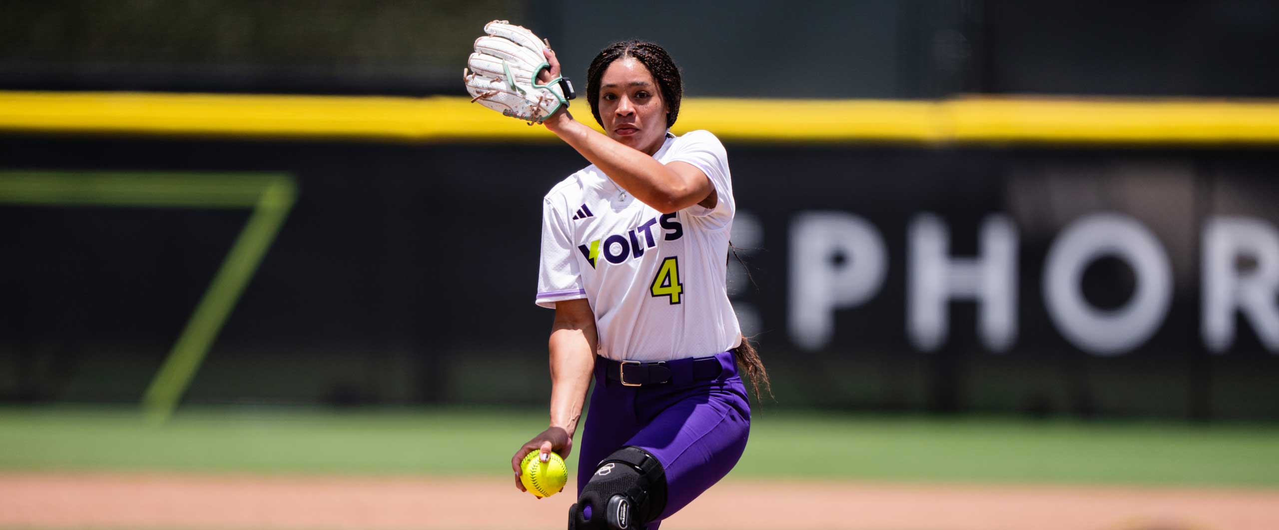 Aliyah Binford pitching in a Texas Volts uniform