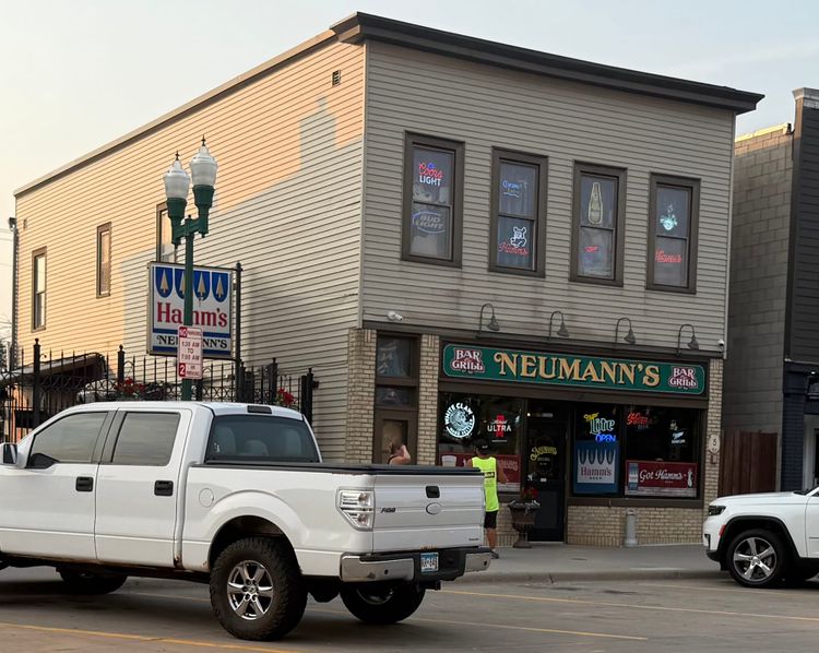 Let's All Go to the Bar: Neumann's Bar & Grill