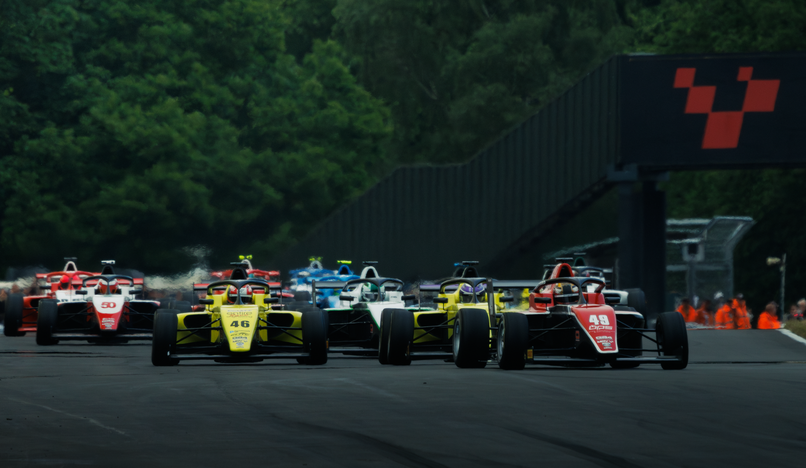 "Guinchard Dominates Oulton as O’Grady Finds His Groove – GB4 Title Race Ignites"