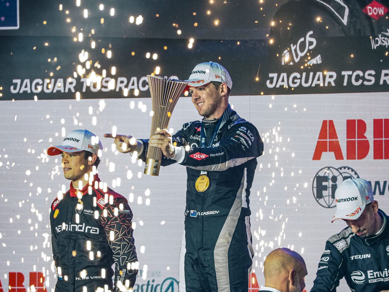 London Lights Up the Formula E Finale: Cassidy’s Stellar Surge at ExCeL