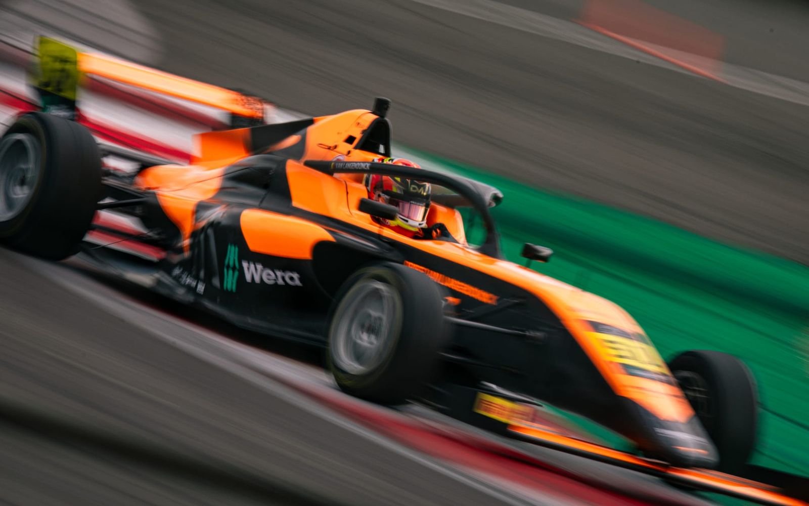 Van Langendonck double headlines dramatic British F4 opener at Donington