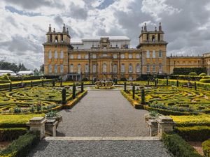 Salon Privé 2025: An Emerald Celebration at Blenheim Palace