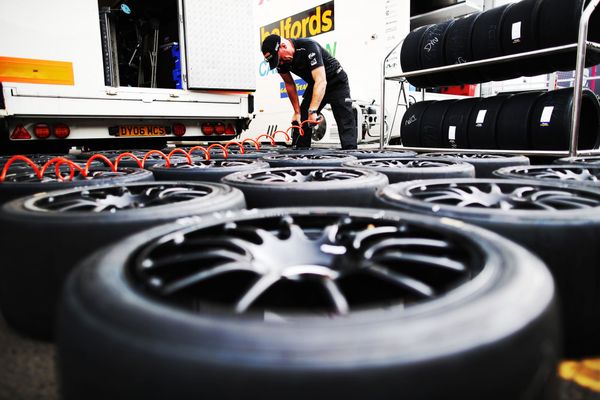 Sutton is on top at Snetterton