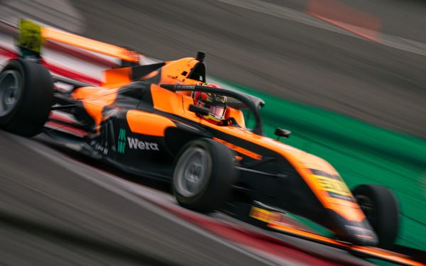 Van Langendonck double headlines dramatic British F4 opener at Donington