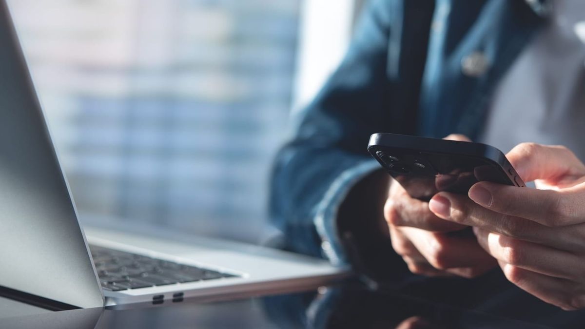 1 in 5 U.S. Professionals Secretly Use AI During Job Interviews