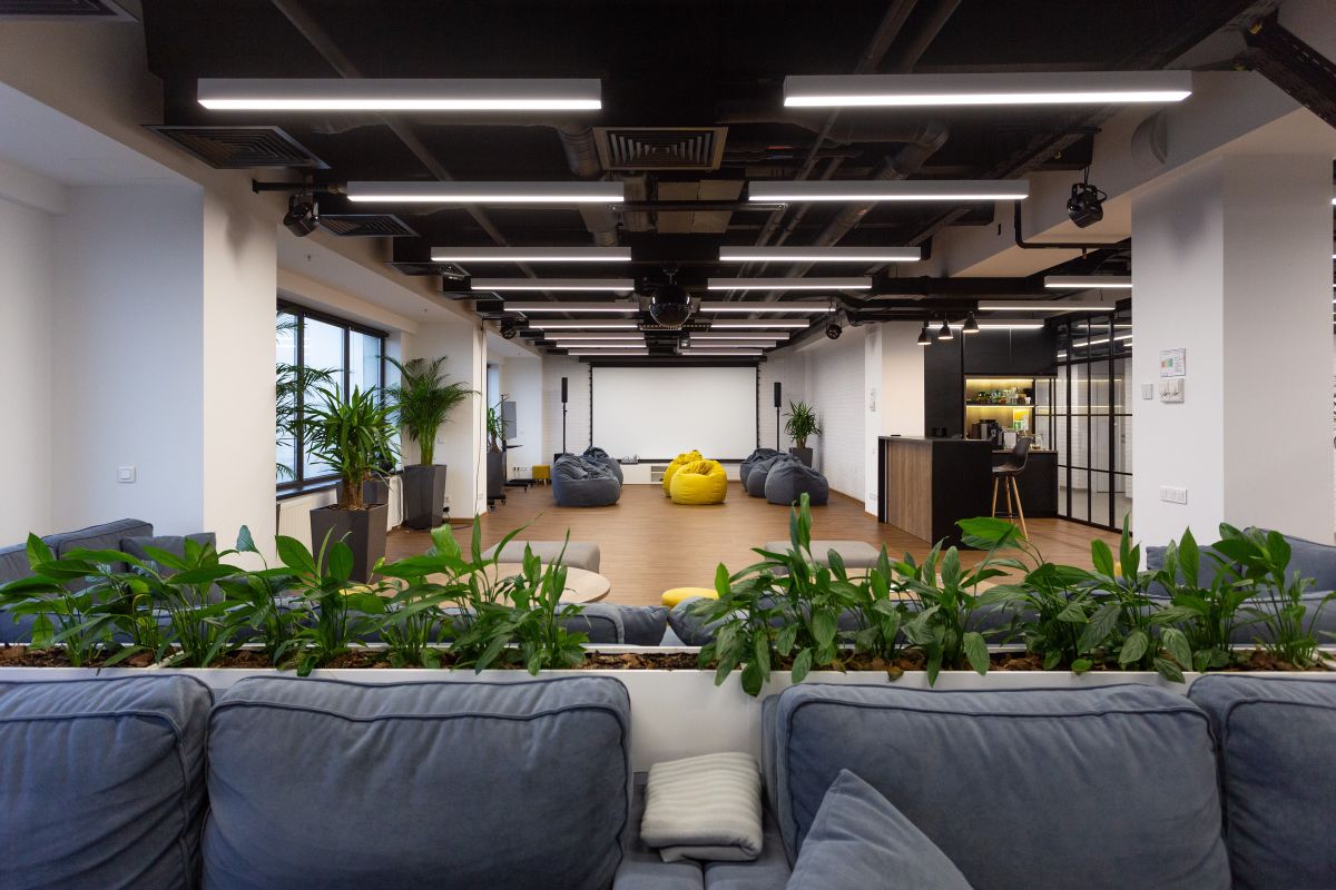 Return-to-Office Plans Held Back by Omicron