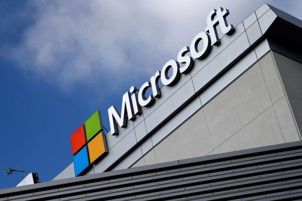 După ce Microsoft a concediat masiv… acum plătește angajații să plece de bunăvoie