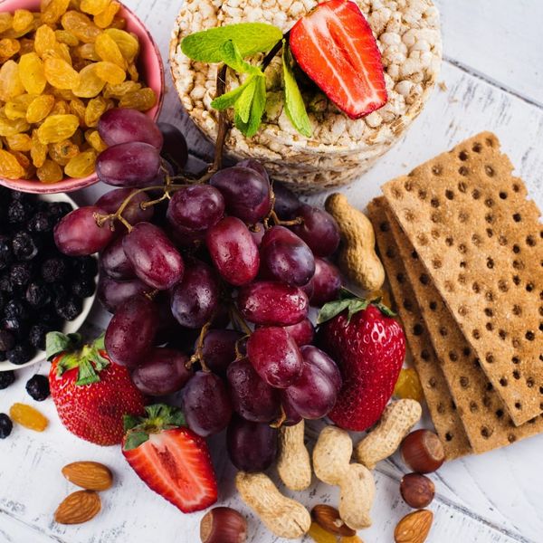 Gesunde Snacks für unterwegs: Was wirklich satt macht und dich durch den Tag bringt
