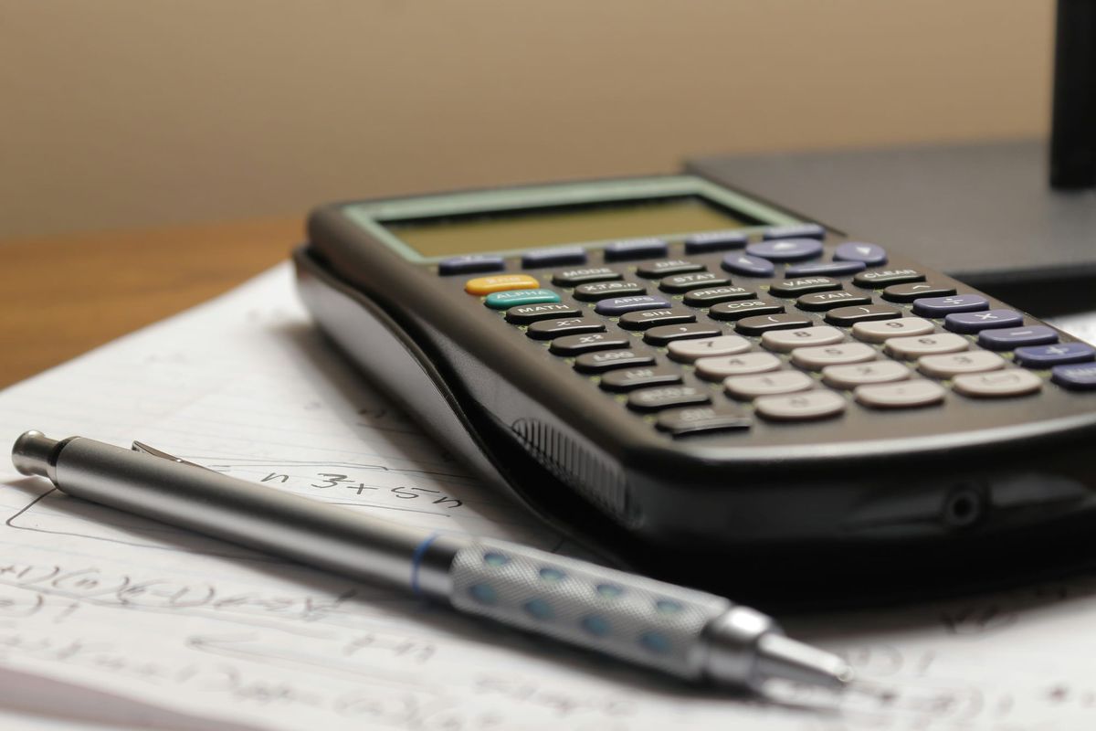 how to use an EMI calculator to decide between loan and a rival lender?